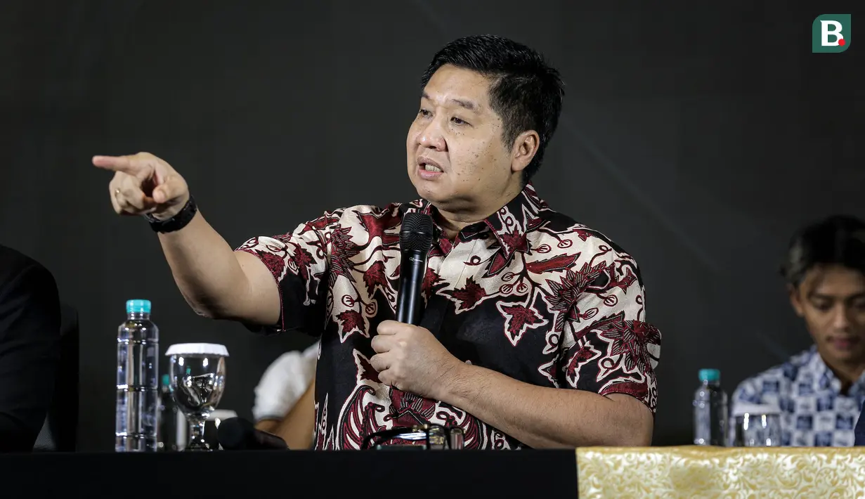 Ketua Steering Committee Piala Presiden 2025, Maruarar Sirait memberikan keterangan dalam konferensi pers Piala Presiden 2025 di Menara Danareksa, Jakarta, Jumat (13/06/2025). (Bola.com/Bagaskara Lazuardi)