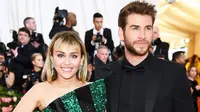 Miley Cyrus dan Liam Hemsworth akhirnya resmi menjadi pasangan suami istri pada 28 Desember 2018 lalu. (Liputan6.com/Instagram/@mileycyrus)