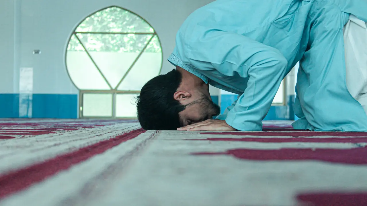 Pengertian Ibadah dalam Islam, Tujuan, Macam, dan Prinsip-prinsipnya ...