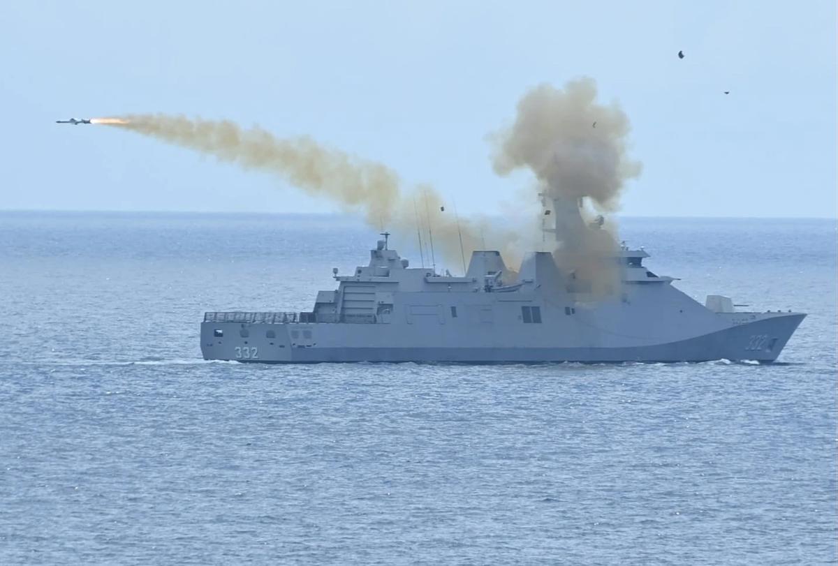 FOTO: TNI Tunjukkan Kesiapan Hadapi Perang Modern Lewat Latopslagab di Karimun Jawa