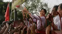 Berdasarkan hasil vote, partai yang dipimpin oleh Suu Kyi memenangkan pemilihan. Namun wanita itu tidak diizinkan menjadi presiden (AFP/ bbc.com)
