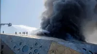 Opera House atau pusat kebudayaan Kuwait terbakar. (AP)
