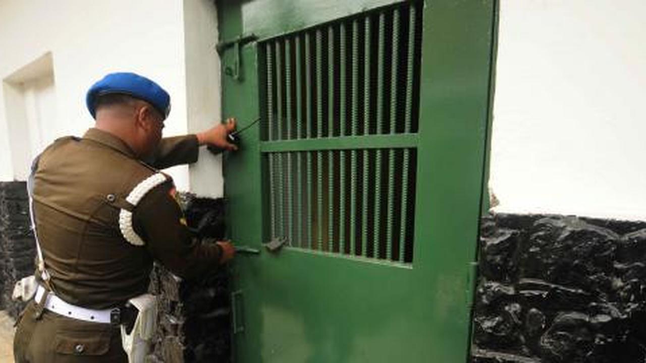 Ayah-anak tersangka korupsi Alquran dijebloskan ke satu sel