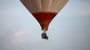 Salah satu balon udara yang ikut meramaikan Festival Balon Udara Internasional di Taman Nasional Maayan Harod, Israel (30/9/2015). (REUTERS / Baz Ratner)