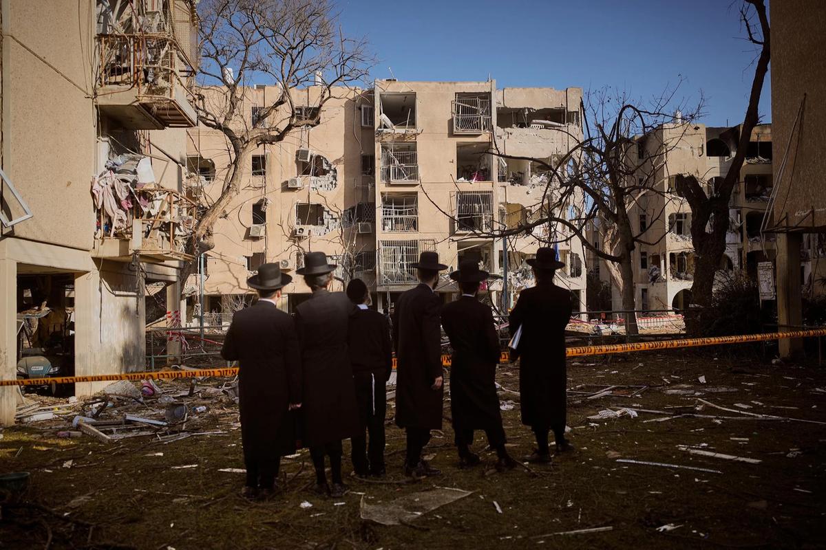 FOTO Arad Israel Luluh Lantak Dihantam Rudal Iran
