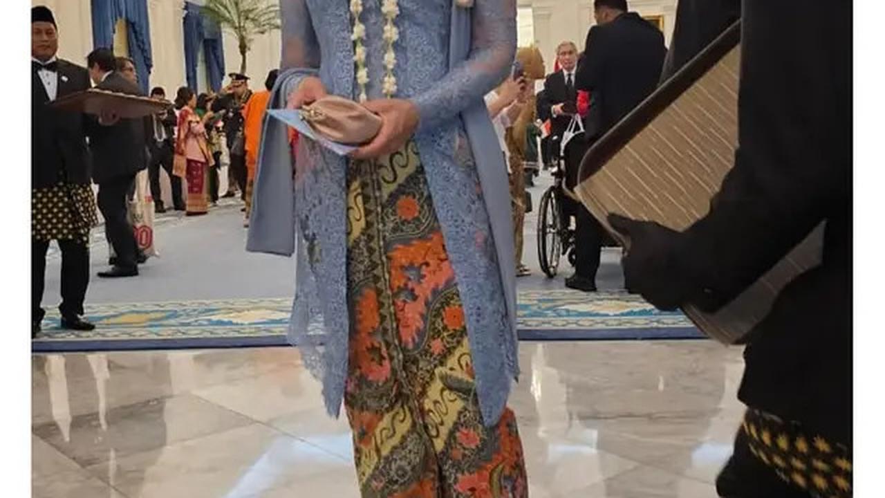 6 Potret Kartika Sari Dewi Soekarno Berkebaya Biru Hadiri HUT RI di Istana Merdeka