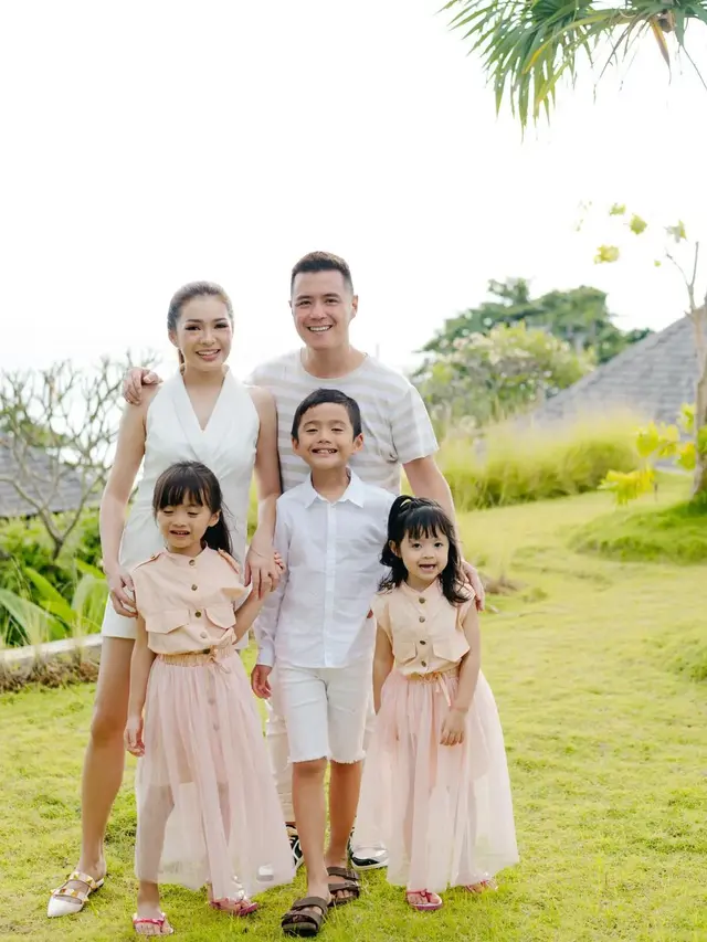 Jadi Ibu Tiga Anak, Ini 6 Potret Maya Septha Bersama Buah Hati