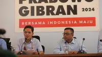 Wakil Ketua TKN Prabowo-Gibran Habiburokhman dalam konferensi pers, Selasa (6/2/2024) mendorong Bawaslu RI mengusut dugaan kecurangan Pemilu 2024 di Malaysia. (Liputan6.com/Nanda Perdana Putra)