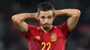 Spanyol langsung mendominasi laga di awal babak pertama. Peluang pertama diperoleh melalui sepakan dari luar kotak penalti Pablo Sarabia yang belum mengarah tepat ke gawang Swedia. (AFP/Jorge Guerrero)