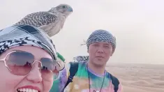 Pasutri baru Via Vallen dan Chevra Yolandi sedang bulan madu ke Dubai. Ini tampak dari video yang diunggah keduanya di akun Instagram terverifikasi masing-masing, pada Minggu (7/8/2022). Video itu merekam perjalanan mereka dari Bandara Internasional Soekarno-Hatta Banten yang terhubung ke padang pasir, di Dubai. Mereka tampak bungah, serasa dunia milik berdua. (Foto: Dok. Instagram @viavallen)