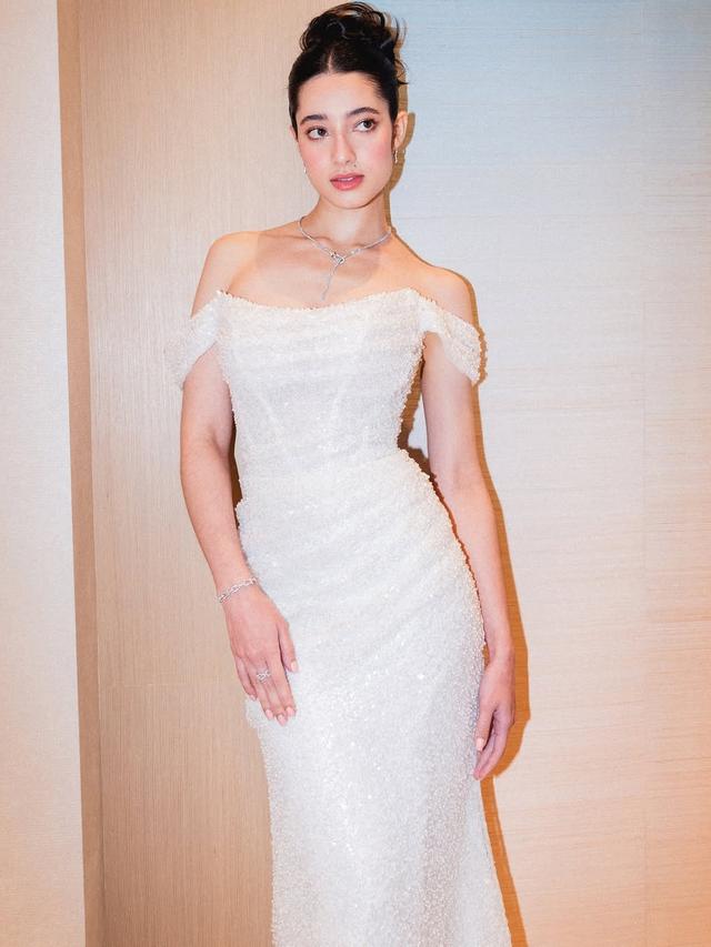 7 Pesona Ameera Khan Pacar Jefri Nichol Berbalut Outfit Serba Putih, Simpel Tapi Fashionable (instagram/littlemisskhan)