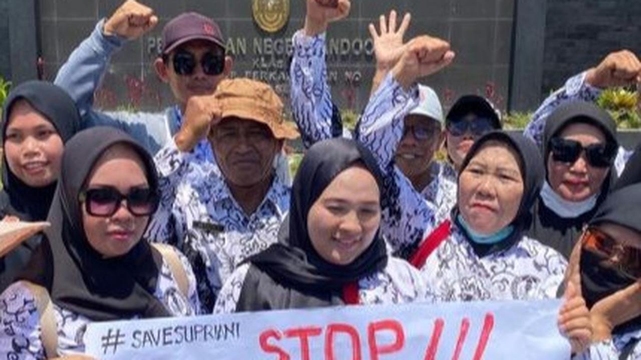 Ribuan guru geruduk PN Andoolo dukung Sidang Supriyani