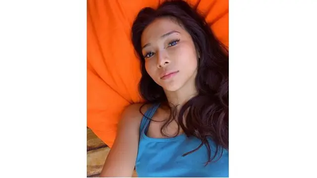 Penampilan natural Dita Anggraeni tanpa makeup ini jadi bukti kalau pesonanya tidak luntur.