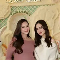 Di momen ulang tahunnya yang ke-28, ia sekaligus menggelar baby shower yang intimate dan penuh sentuhan feminin.  [@syifahadju].