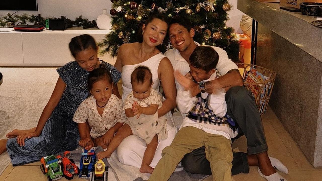 Tetap Hangat Meski Beda Agama, 8 Foto Perayaan Natal Keluarga Jennifer Bachdim di Bali