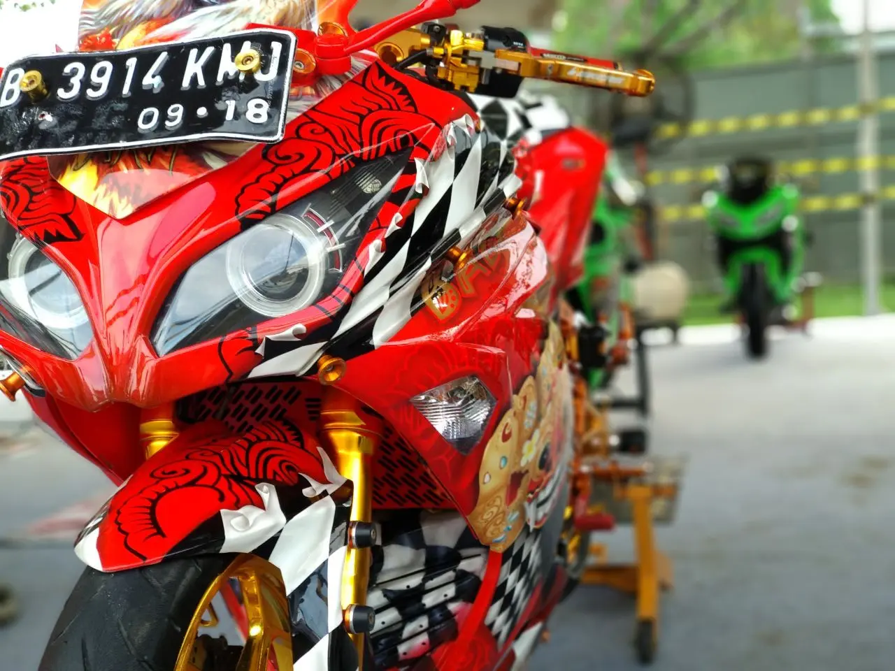 Modifikasi Ninja 250 bermotif barong(Amal/Liputan6.com).