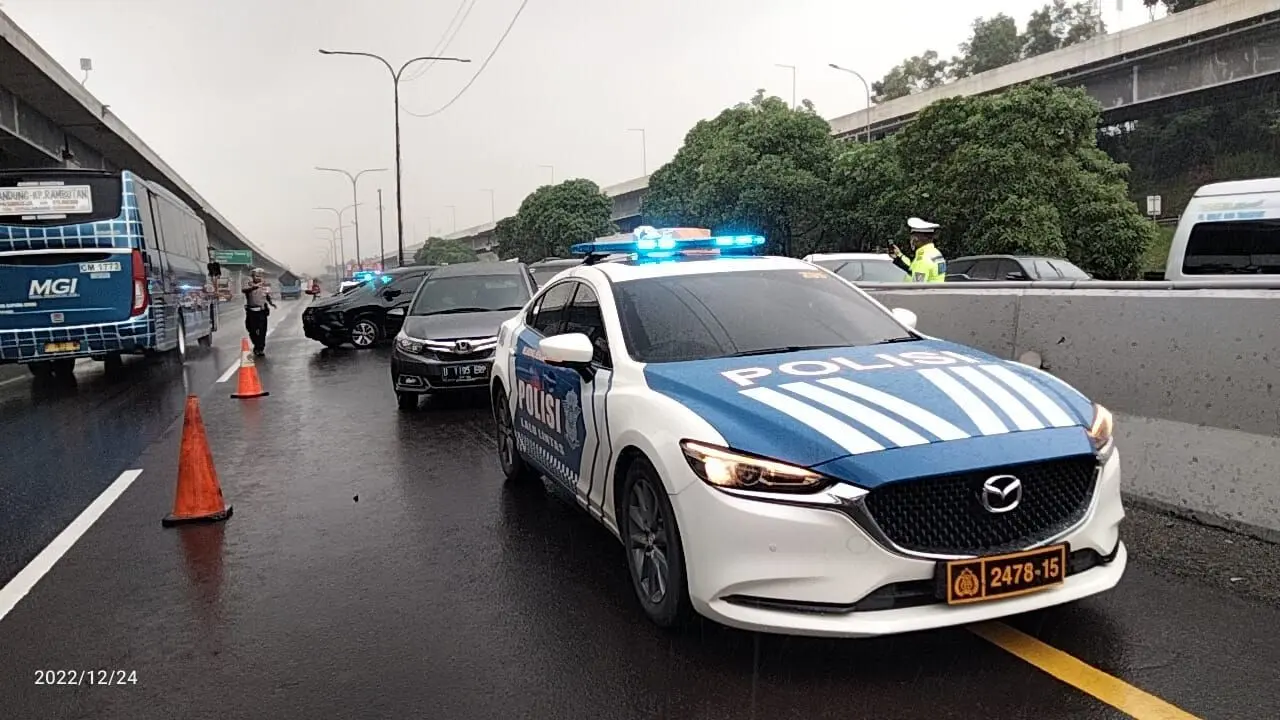 Jasa Marga memberlakukan skema lalu lintas lawan arah (contraflow) dari Km 47 (Karawang) hingga Km 61 (Dawuan) Jalan Tol Jakarta-Cikampek arah Cikampek. (Dok Jasa Marga)