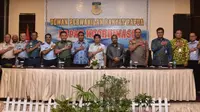 Forkompinda Papua rapat bersama mengantisipasi penyebaran virus corona covid-19. (Liputan6.com/Katharina Janur/Polda Papua)