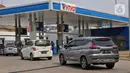 Sejumlah pengendara melakukan pengisian bahan bakar di SPBU Vivo di kawasan Jakarta, Minggu (4/9/2022). Dirjen Migas Kementerian Energi dan Sumber Daya Mineral (ESDM) mengatakan pihak Vivo akan segera menyesuaikan harga BBM murah di Indonesia. Sebelumya Vivo menjual  bahan bakar jenis Ron-89 dengan harga dibawah pertalite namun itu hanya untuk menghabiskan stok bahan bakar tersebut. (Liputan6.com/Angga Yuniar)