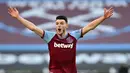 Declan Rice merupakan salah satu gelandang terbaik di Liga Inggris. Sayangnya, Ia hanya mendapatkan gaji 62.000 pounds atau 1,2 miliar rupiah per pekan. Hal tersebut tak berbanding lurus dengan penampilan impresifnya di West Ham United maupun Timnas Inggris. (Foto: AFP/Pool/Justin Setterfield)