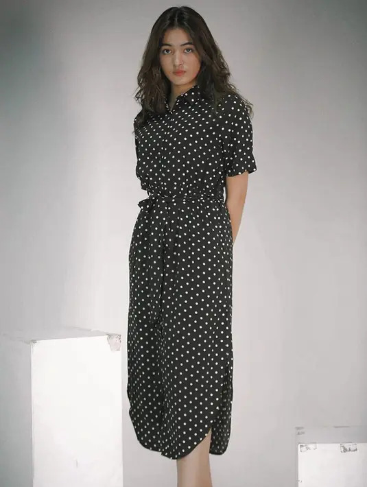 Pakai outfit apa saja selalu fashionable dan kece. Nama Mawar Eva de Jongh makin bersinar dengan memenangkan ajang Miss Celebrity 2015. (Liputan6.com/IG/@mawar_eva)