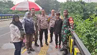 Sempat Duduk Sendiri dan Pesan Es, Pelajar di Depok Tiba-tiba Loncat ke Sungai Ciliwung