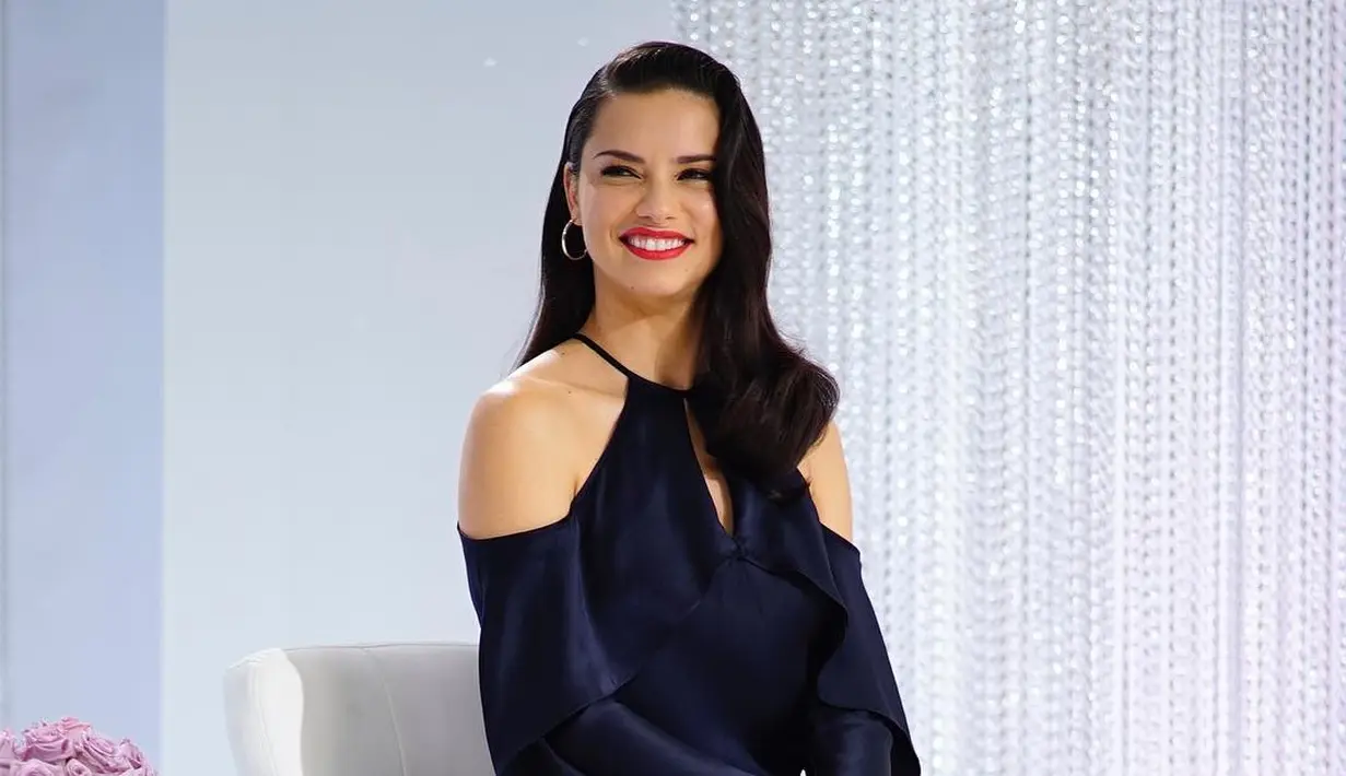 Pada tahun 2014 usai Adriana Lima mengumumkan putus dari kekasihnya Marko Jaric, ada rumor yang tersebar bahwa ia mengencani Justin Bieber. (instagram/adrianalima)