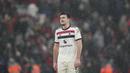 Pemain Manchester United, Harry Maguire tampak kecewa setelah gagal mencetak gol ke gawang Liverpool pada laga lanjutan Liga Inggris 2024/2025 di Stadion Anfiled, Liverpool, Inggris, Minggu (05/01/2024). (AP Photo/Jon Super)