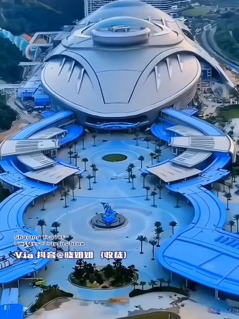 Taman Hiburan Chimelong, taman hiburan dalam ruangan terbesar di dunia yang telah dibuka pada September 2023 lalu, di Zhuhai, Cina.