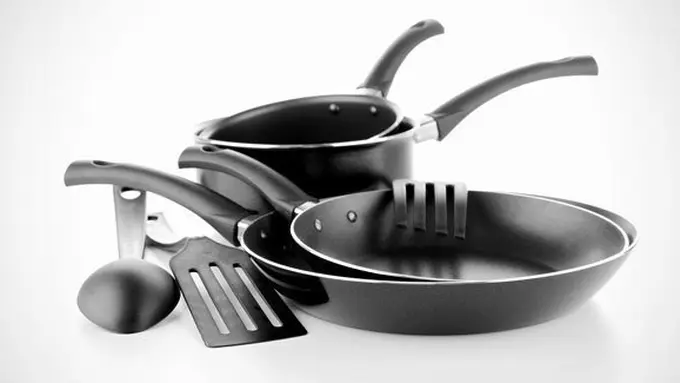 Peralatan makan bisa tingkatkan kolesterol./copyright Shutterstock.com