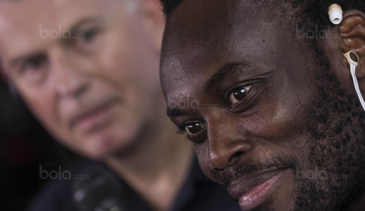 Gelandang Persib Bandung, Michael Essien, menghadiri media talkshow di Artotel, Jakarta,Sabtu (4/11/2017). Acara ini membahas seputar Premier League dan juga sepak bola Indonesia. (Bola.com/Vitalis Yogi Trisna)