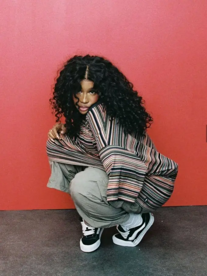 Gaya SZA Resmi Jadi Artistic Director Baru Vans, Pakai Sepatu Rilisan Tahun 97 yang Ikonik