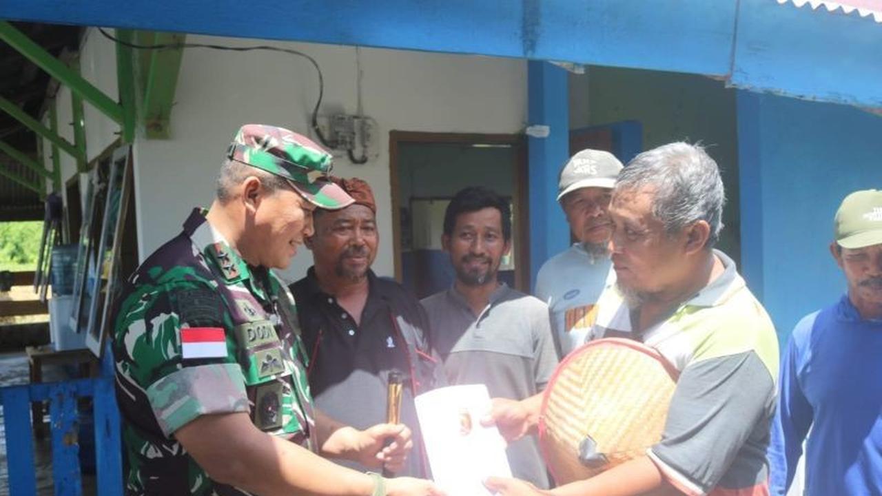 Kodam Pattimura Salurkan Bantuan Perbaikan Masjid Darussalam Waili, Wujud Kepedulian TNI