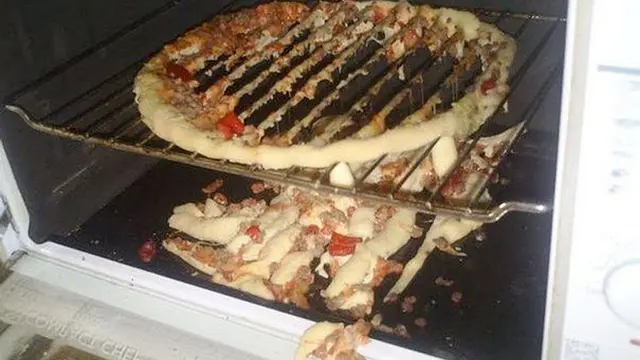 6 Potret Gagal Saat Memanggang Ini Malah Bikin Peralatan Dapur Rusak