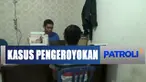 Keluarga korban jatuh pingsan saat melihat jenazah korban Hermansyah telah terbujur kaku di Rumah Sakit Bari, Palembang.