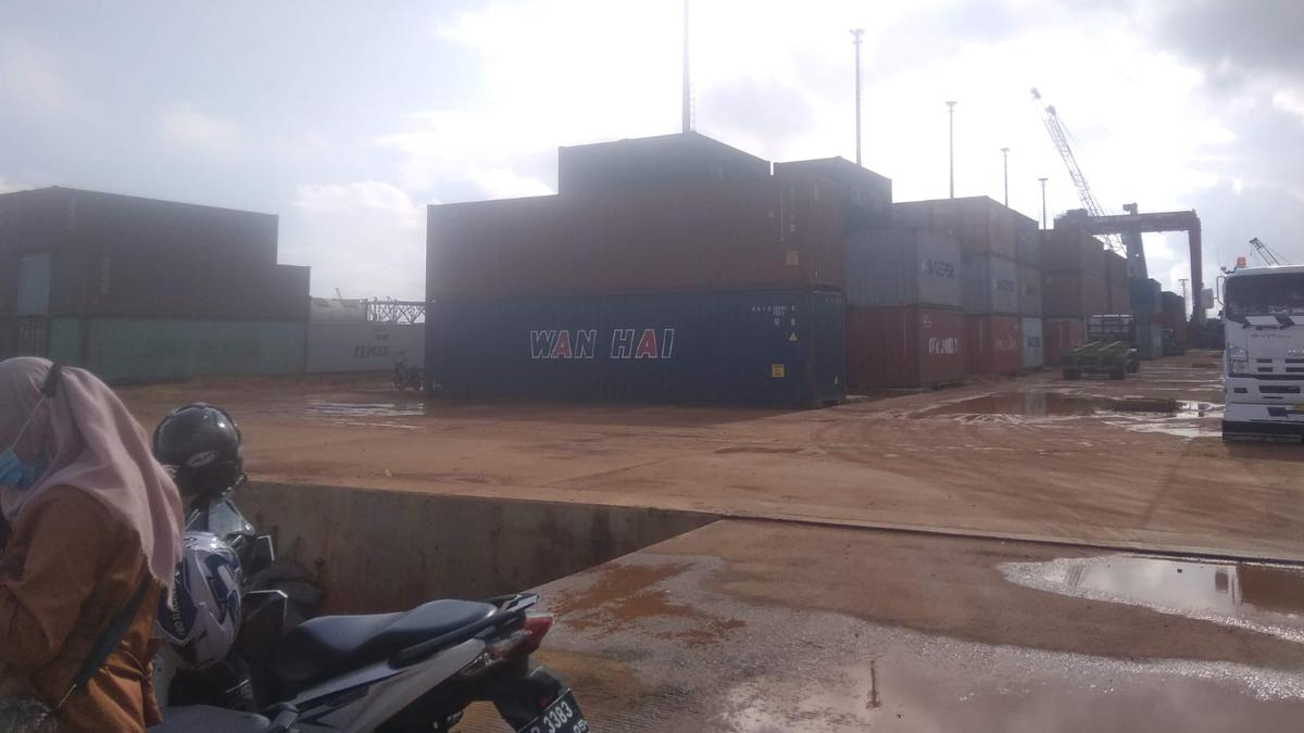 Ratusan Kontainer Limbah Beracun Asal Amerika Berderet Tanpa Tuan di Batam