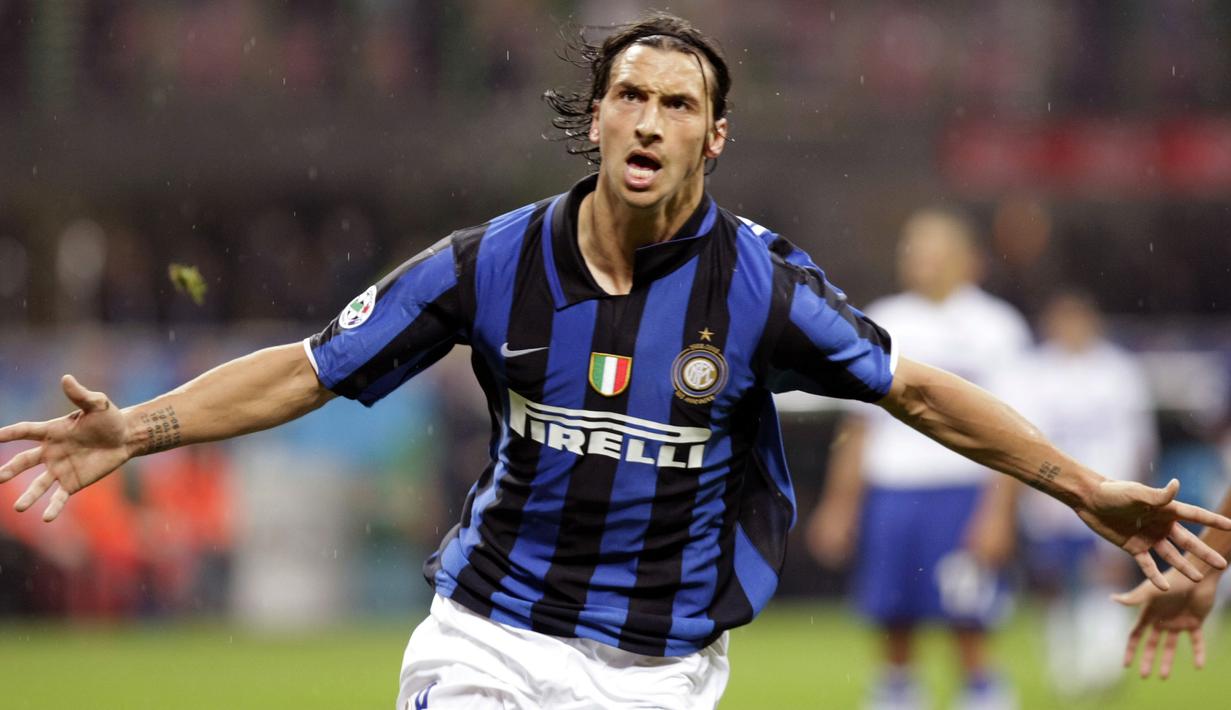 3. Zlatan Ibrahimovic - Meninggalkan Juventus yang degradasi ke Serie B dengan gabung bersama Inter Milan pada 2006. Ibrakadabra menjadi top scorer musim 2008/2009 bersama Nerazzurri sebelum akhirnya pindah ke Barcelona. (AFP/Damien Meyer)