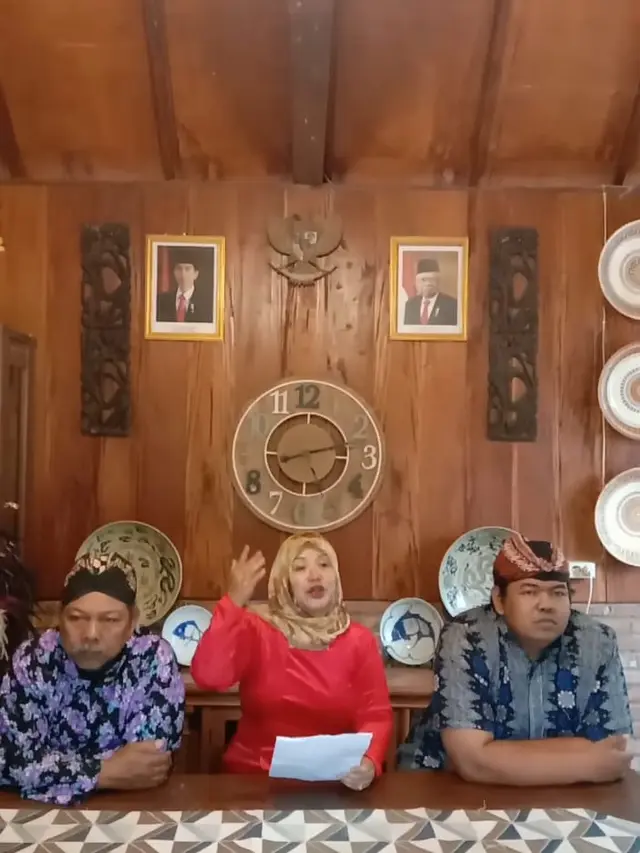 Kelompok yang membela dukun.