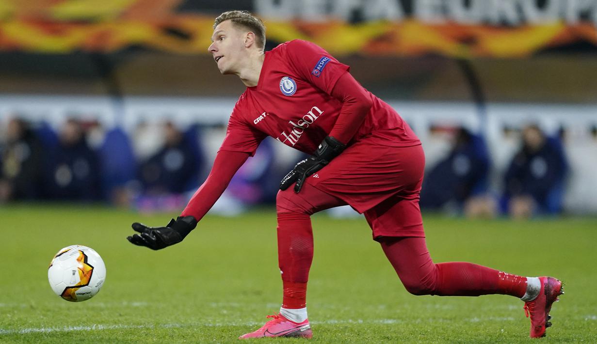 Thomas Kaminski. Kiper berusia 30 tahun ini kini tengah menjalani musim ketiga bersama Blackburn Rovers di Divisi Championship Liga Inggris. Musim 2022/2023 ini ia telah tampil dalam 20 laga di Championship dengan torehan 8 kali clean sheet dan kebobolan 19 gol. Sementara bersama Timnas Belgia ia baru dipercaya membela tim U-21 dan telah mengoleksi 5 caps sejak melakukan debut pada 28 Maret 2011. (AFP/Kenzo Tribouillard)