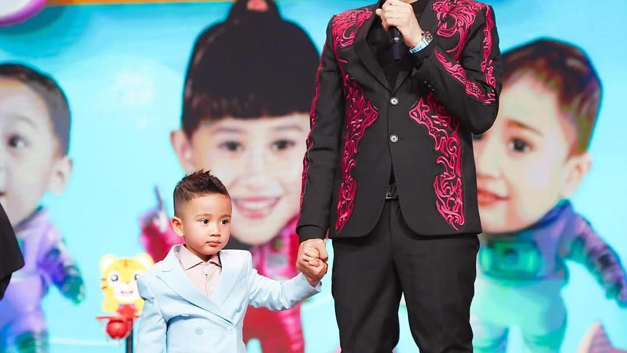 Potret Raffi Ahmad Syuting Ditemani Rafathar, Rayyanza dan Lily