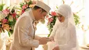 "Saya terima nikah dan kawinnya, Nesyana Ayu Nabilla binti H. Supartono dengan mas kawinnya tersebut, tunai," ucap lelaki kelahiran Jakarta, 33 tahun tersebut. (Adrian Putra/Bintang.com)