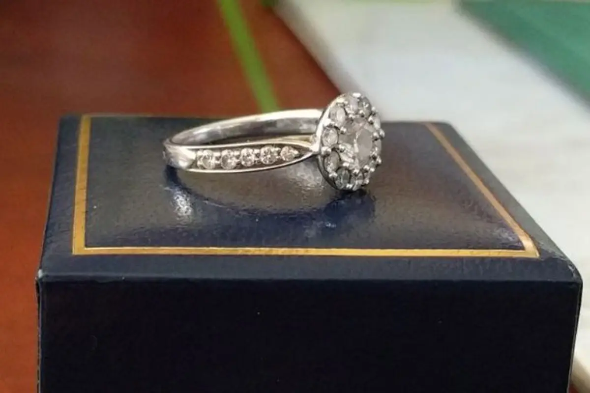 Gagal Nikah, Pria Ini Tawarkan Cincin Tunangannya di Internet