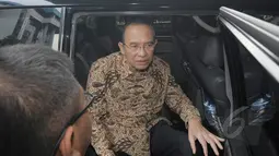 Mantan Menteri Agama Suryadharma Ali atau SDA saat tiba di Gedung KPK, Jakarta, Jumat (10/4/2015). SDA akan diperiksa sebagai tersangka kasus dugaan korupsi penyelenggaraan haji di Kementerian Agama 2012-2013. (Liputan6.com/Herman Zakharia)