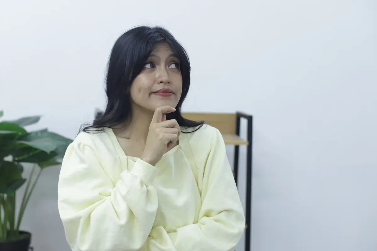 wanita desember dalam bersikap