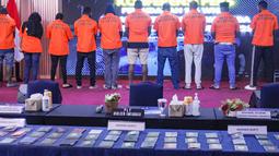 Direktorat Jenderal Imigrasi Kementerian Imigrasi dan Pemasyarakatan menahan 196 Warga Negara Asing (WNA) yang terindikasi melakukan berbagai pelanggaran keimigrasian. (merdeka.com/Arie Basuki)