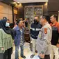 Kapolda Gorontalo saat memulangkan mahasiswa Gorontalo yang ditahan karena dinilai menghina presiden (Arfandi/Liputan6.com)