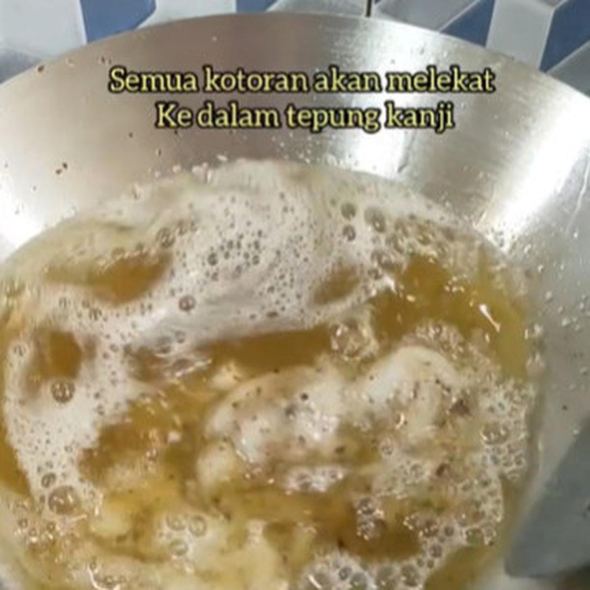 Kotoran akan Menggumpal dengan Minyak