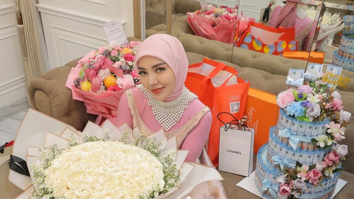 5 Potret Ruang Tamu Rumah Bella Shofie, Mewah dengan Desain Klasik Modern