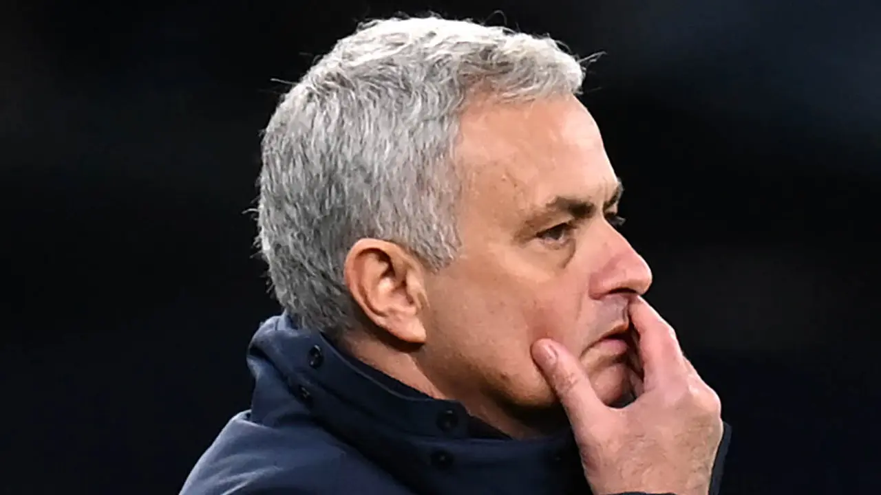 FOTO: Reaksi Jose Mourinho dan Anak Asuhnya Usai Dipecundangi Leicester City