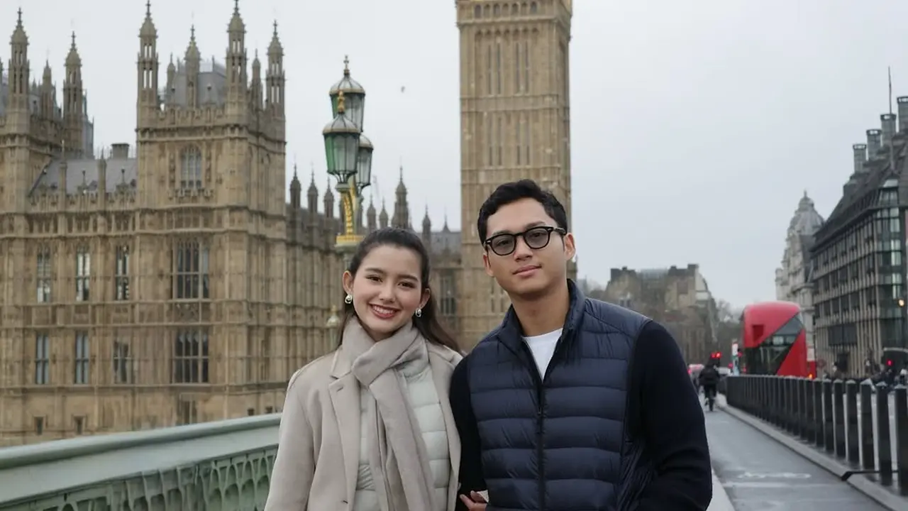 Gaya Romantis Azriel Hermansyah dan Sarah Menzel Liburan di Eropa, Tampil Kompak dalam Busana Monokrom